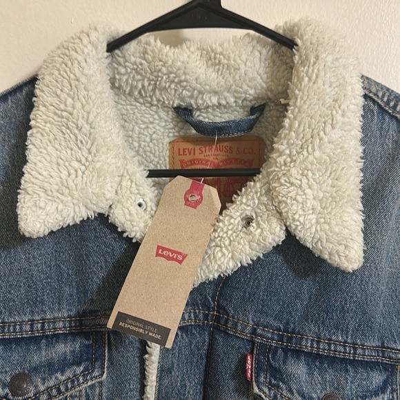 WOT Levi’s Sherpa Denim Chore Snap Button Jacket Never Worn. - Picture 2 of 5